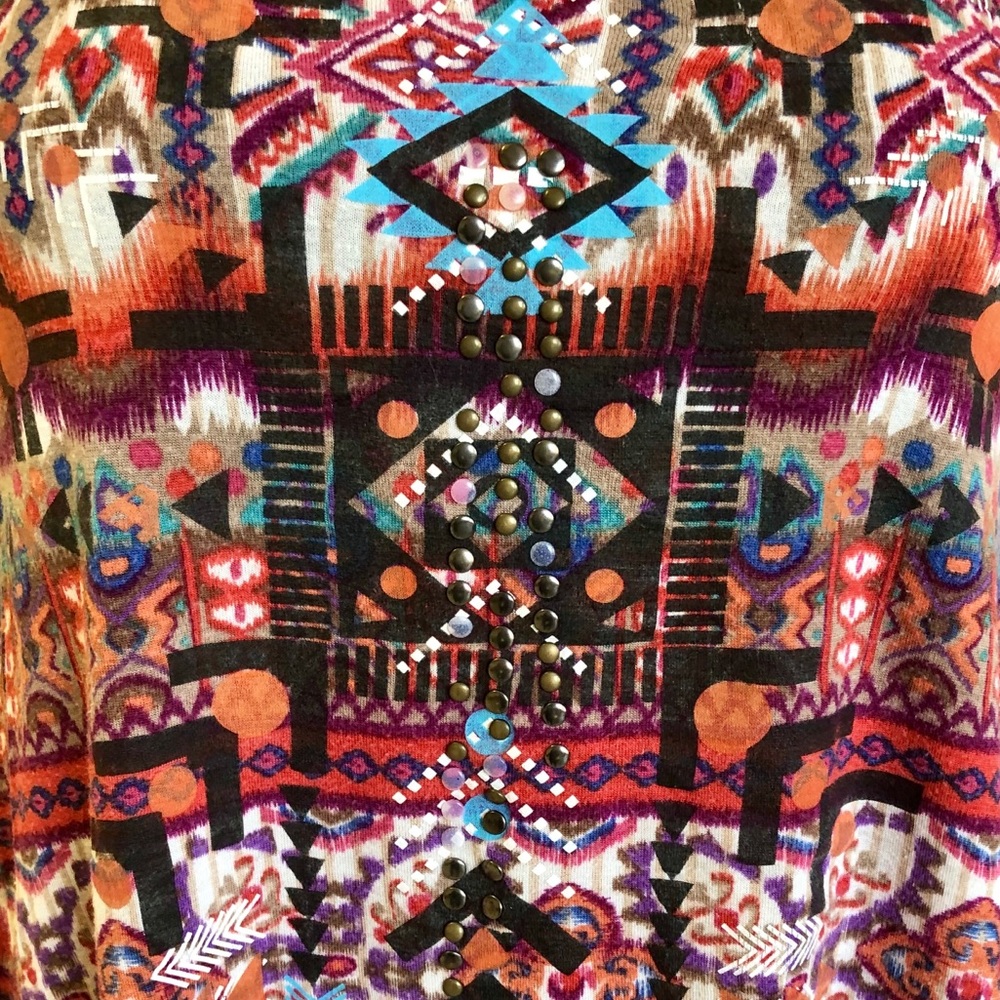 Flowing Patterned Top - Picture 2 of 4